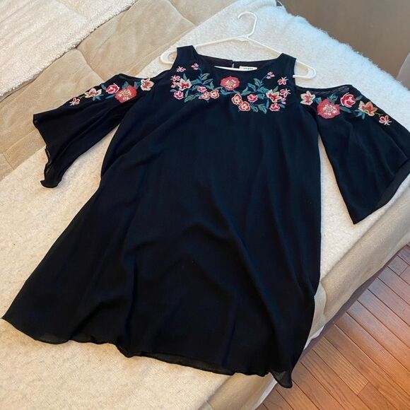 Umgee Black Cold Shoulder Dress with Pink Floral Embroidery Size Medium - Picture 1 of 8